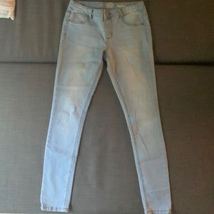 SO light wash jeggins